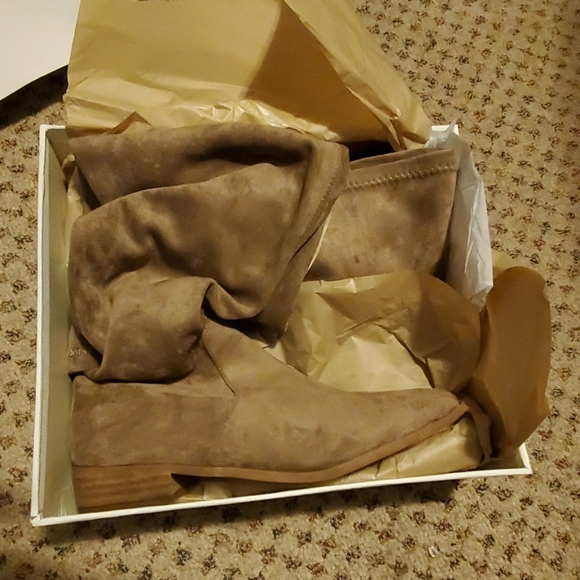 Knee high boots - Picture 6 of 8